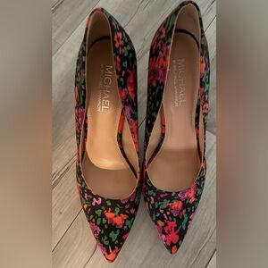 Women's Floral Patterned Heels - Black and Pink